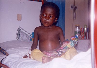 Akua Osei Dufie, im Krankenkenhaus nach ihrer ersten OP